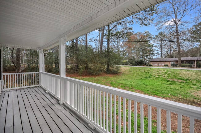 Building Photo - 5050 Hubert Dr