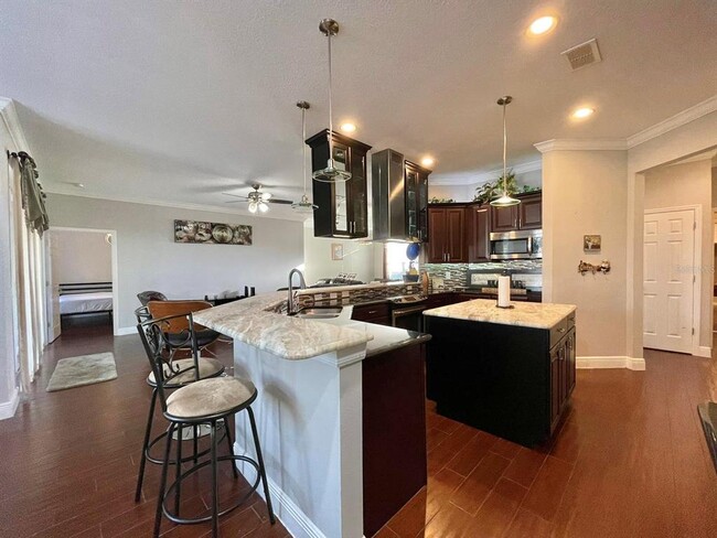 Foto del edificio - 907 Wildflower Rd