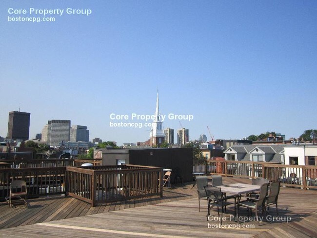 Building Photo - 464 Hanover St