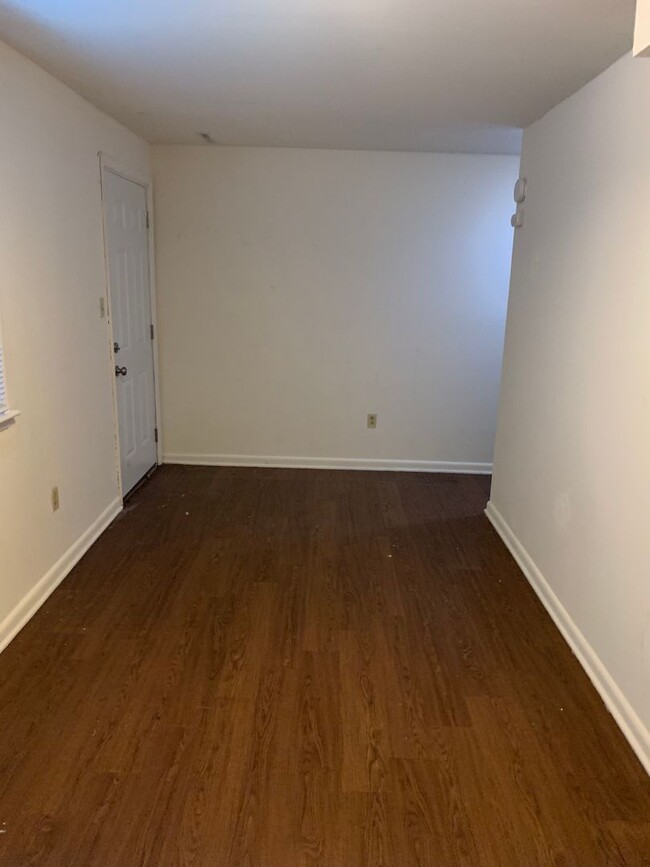 Building Photo - Isherwood Dr. 2804