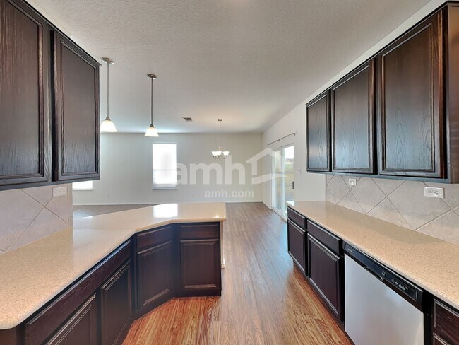 Foto del edificio - 3942 Legend Pond