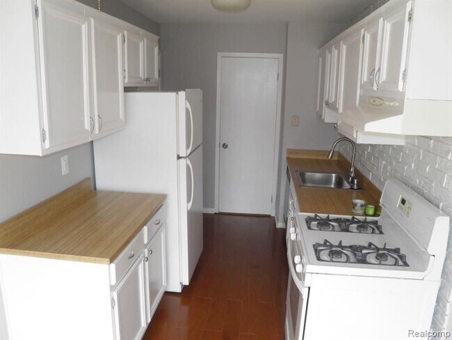 Building Photo - 23657 N Rockledge