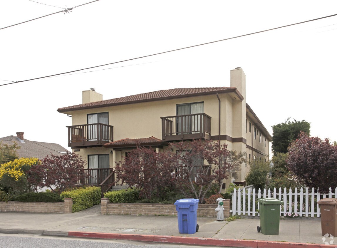 Building Photo - 441 Monroe St