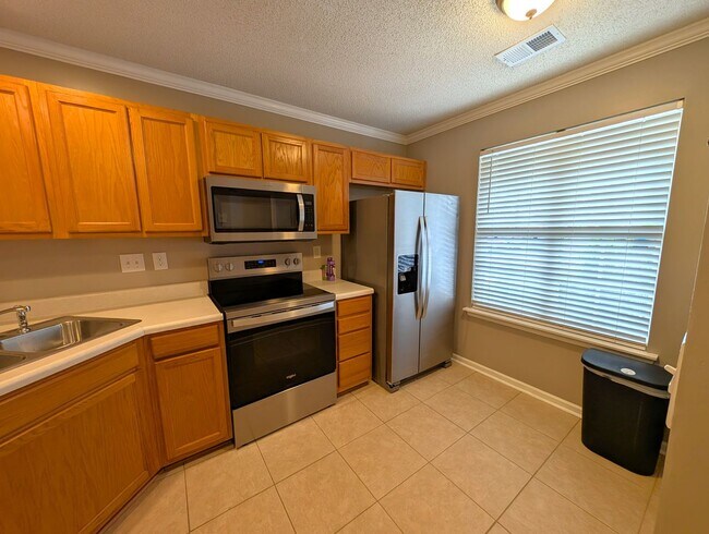 Foto del edificio - Charming, townhome located in the Bennington Place Community in Charlotte!