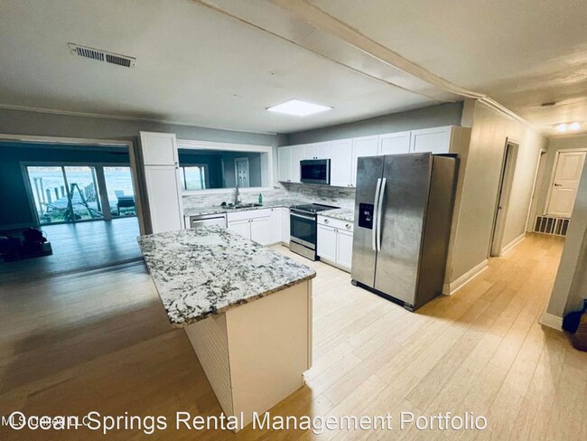 Foto del edificio - 3 br, 2 bath House - 3801 Torres Avenue