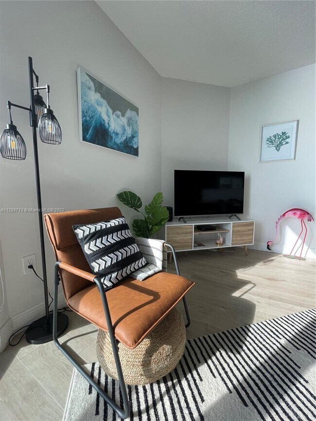 Building Photo - 16699 Collins Ave