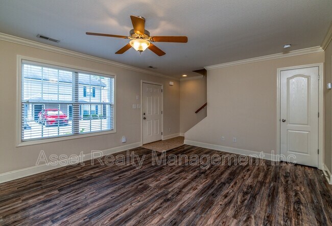 Foto del edificio - 4730 Forest Landing Way