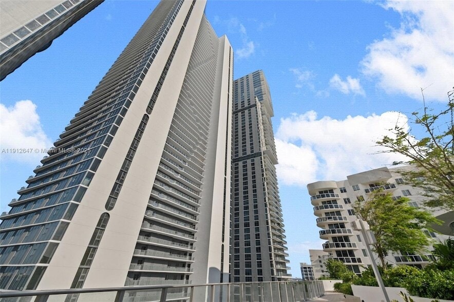 Photo - 700 NE 24th Street Unit 5606