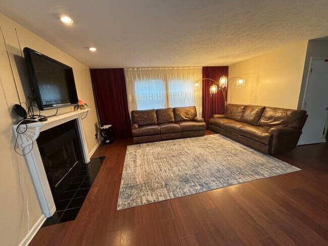 Building Photo - 572 Grabill Dr