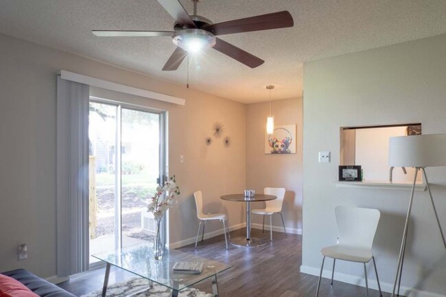 Foto del edificio - 302 North | One Month Free | Posted 11/13/24
