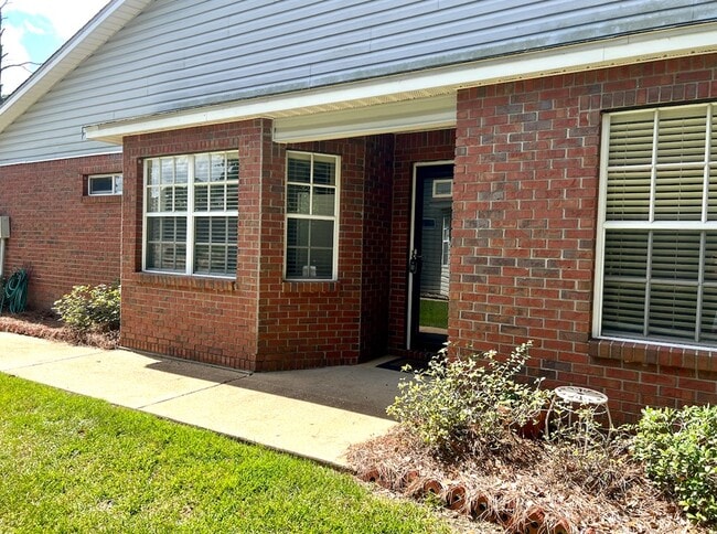 Building Photo - 134 Covington Pl
