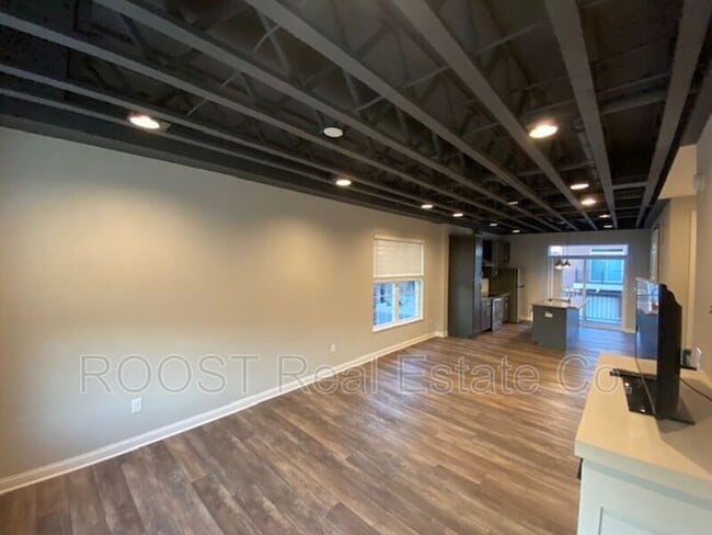 Building Photo - 12 N Center St