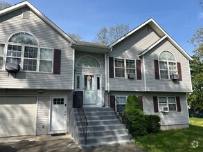 Building Photo - 1 Woodmere Pl