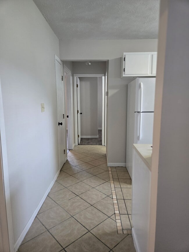 Building Photo - 1335 Seneca Dr