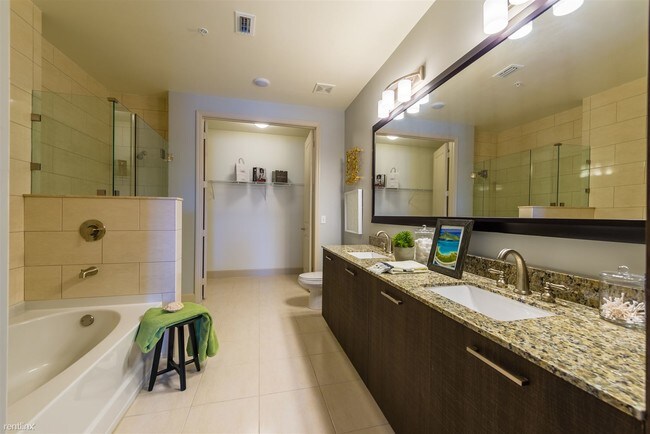 Foto del edificio - 1 br, 1 bath Apartment - 8800 NW 36th St