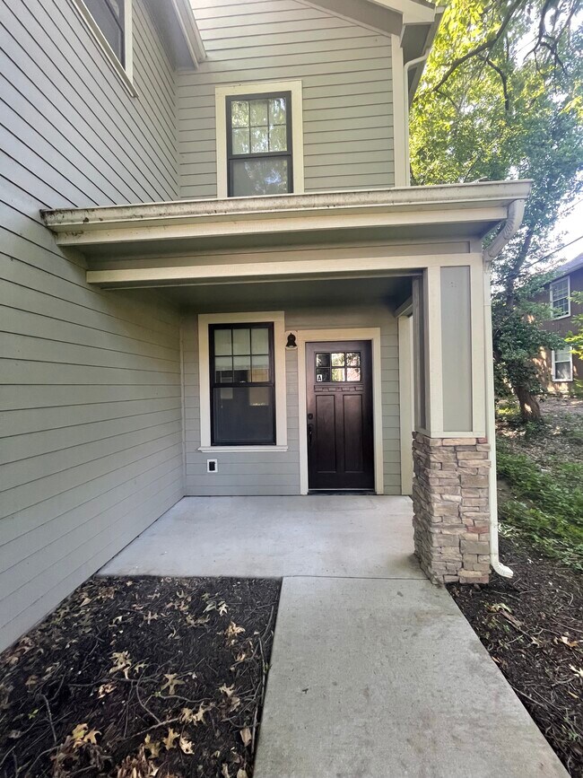 Building Photo - 1609 W 4th St