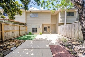 Building Photo - 7965 Kendalia Dr