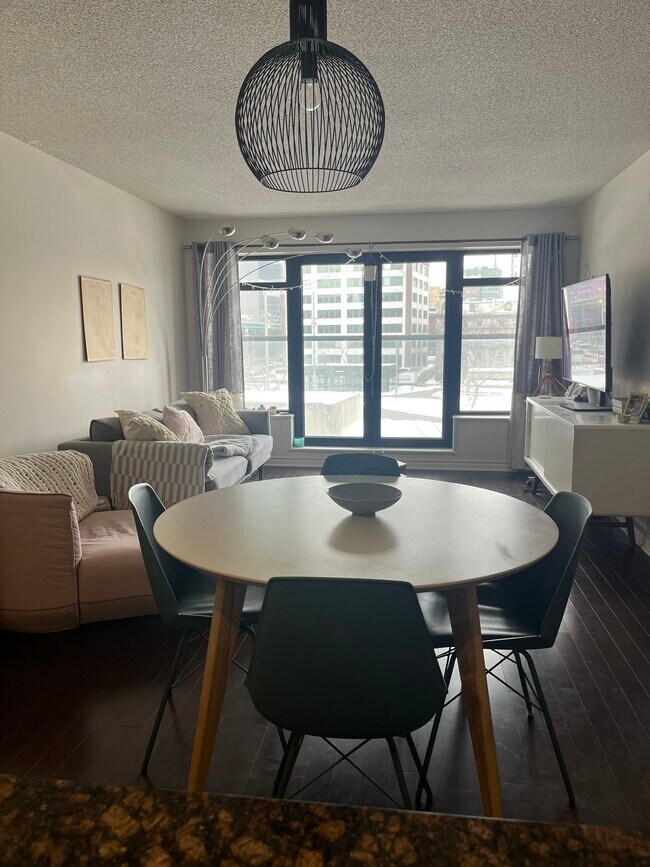 Photo du bâtiment - 450 Rue Saint-Antoine E