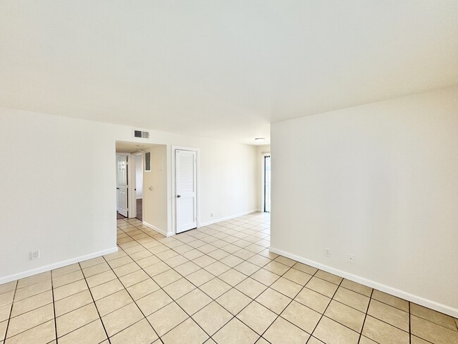 Building Photo - 5917 Woodman Ave