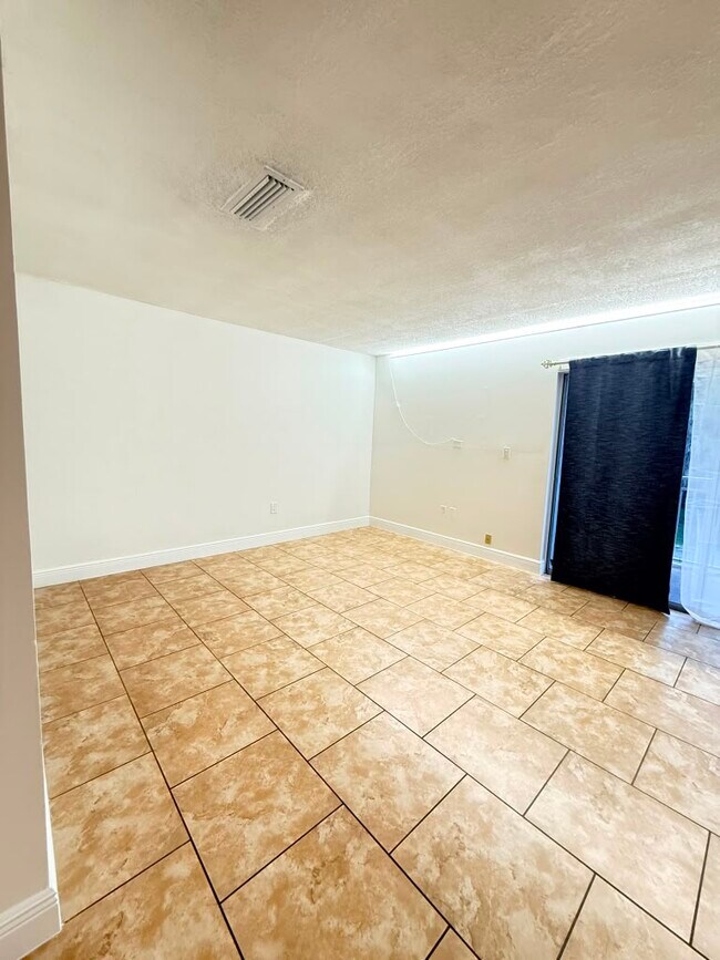 Foto del edificio - 9355 Fontainebleau Blvd