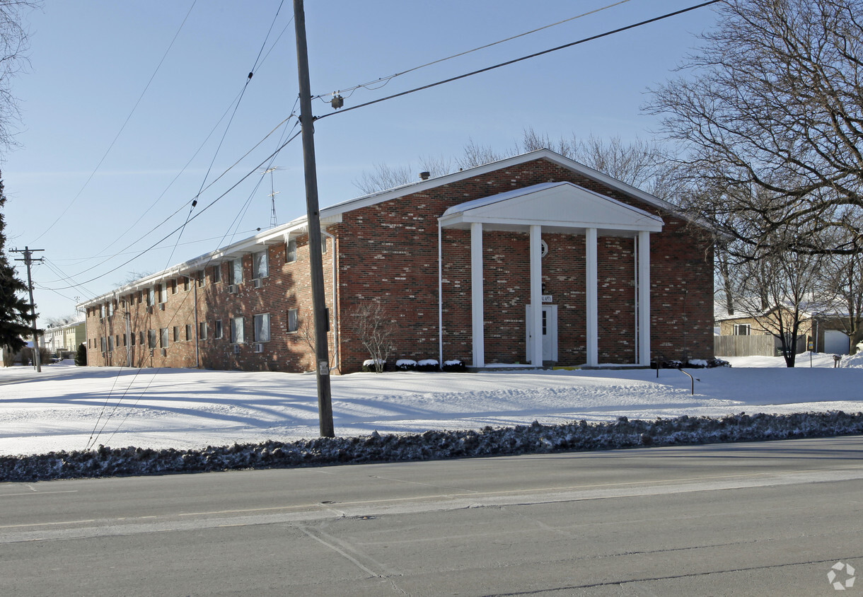 5215 58th Ave - Colonial Apartments