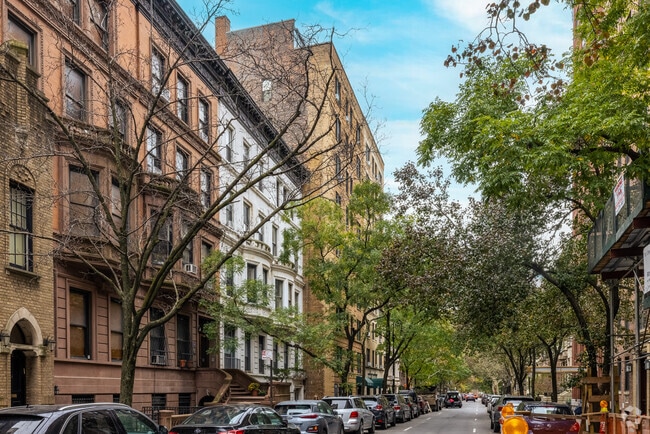 Building Photo - 24 W 69th St