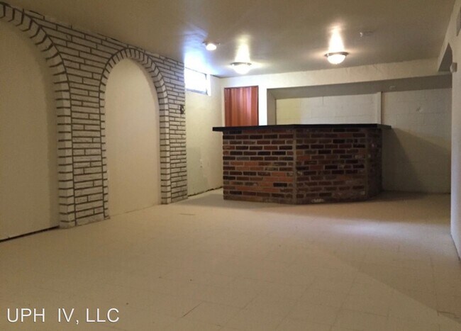 Building Photo - 5 br, 2 bath House - 3515 Dixon Ave
