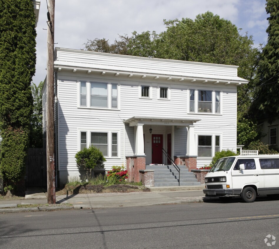 Primary Photo - 625-627 SE 30th Ave