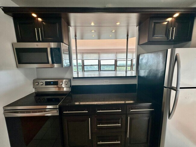 Foto del edificio - 4180.5 N Marine Dr
