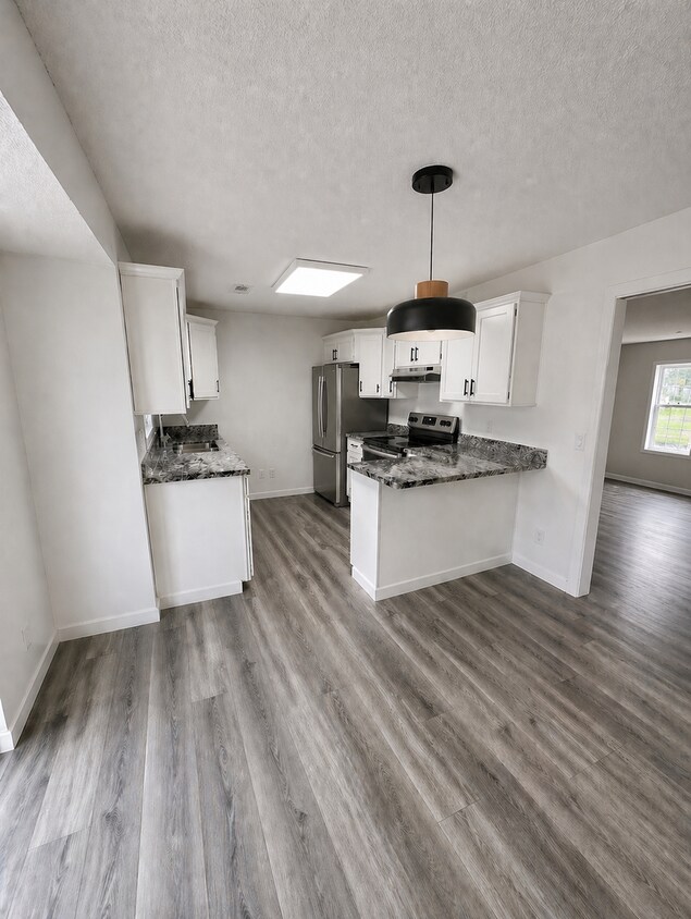 Foto del edificio - three bedroom house, in quiet family neighborhood