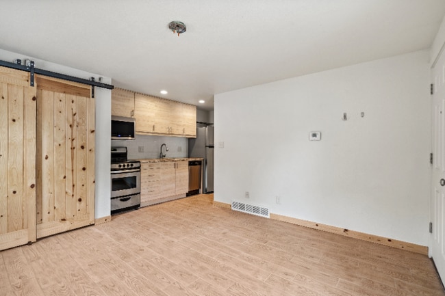 Foto del edificio - 514 E 1st St