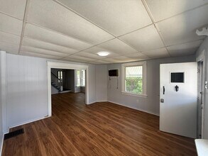 Building Photo - 154 Willow St