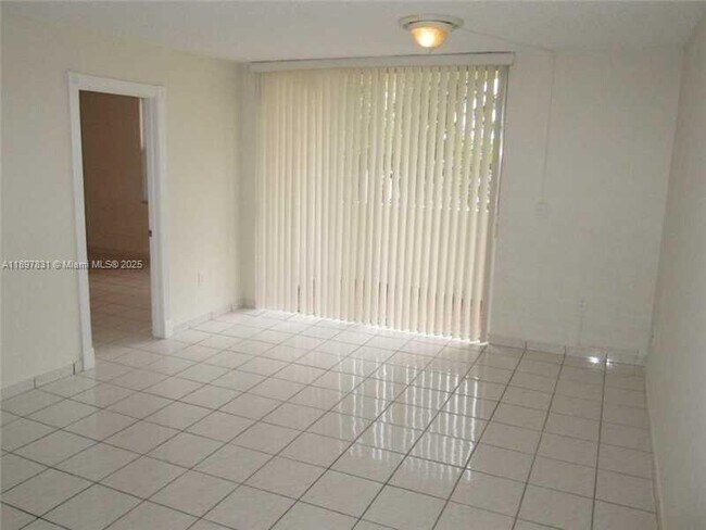 Foto del edificio - 10000 NW 80th Ct