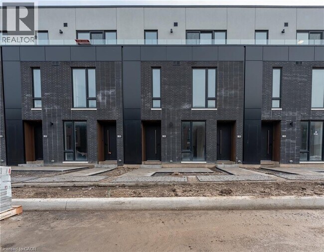 Photo du bâtiment - 144 EVERETT Cmn