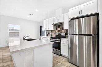 Building Photo - 4078 E Welter Ave