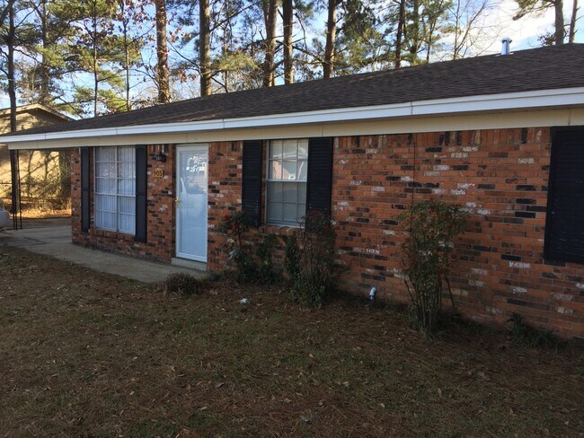 Building Photo - 905 Parish Dr