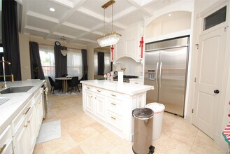 Building Photo - 15823 Medina Lake Ln