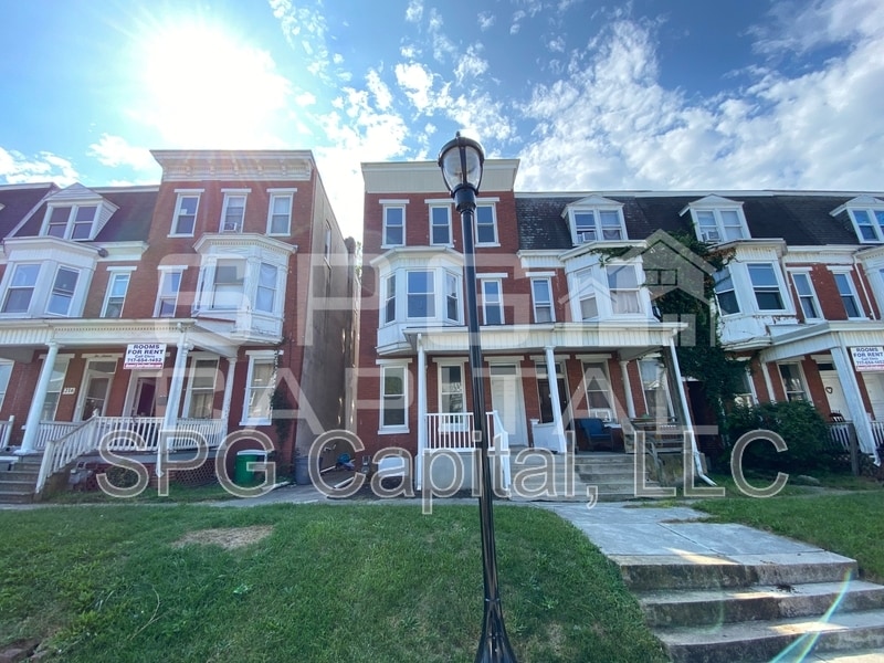 Primary Photo - 220 W Jackson St