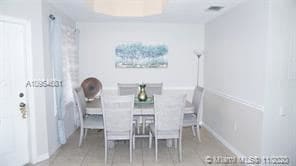 Building Photo - 3 br, 2.5 bath Townhome - 900 SW 111th Ave