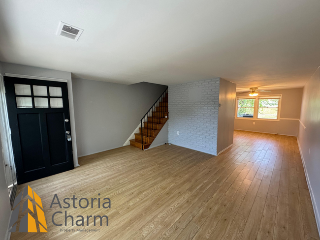 Building Photo - New Beautiful 2bed+DEN/1bath in Parkville.