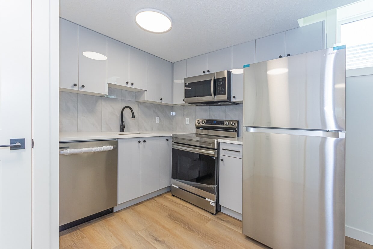 Primary Photo - 14914-14109 109 Ave