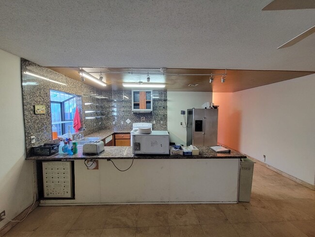 Foto del edificio - Single story in Montara Est 4 bed/2 full b...