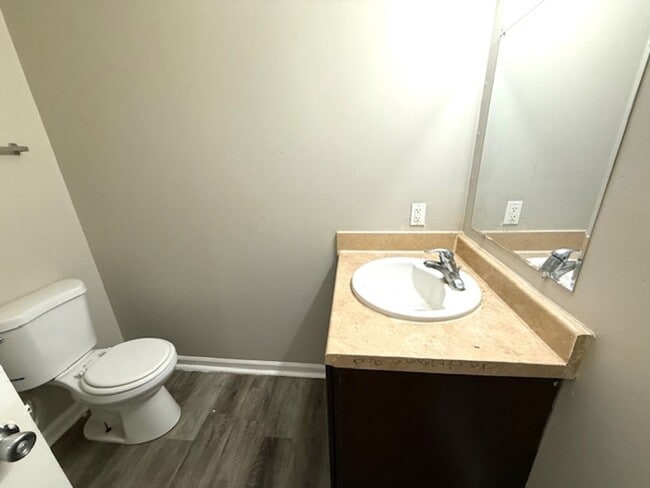 Foto del edificio - 3 Bedrooms with 1 - 1/2 Baths