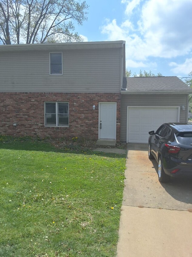 Primary Photo - 4816 Pershing Ave