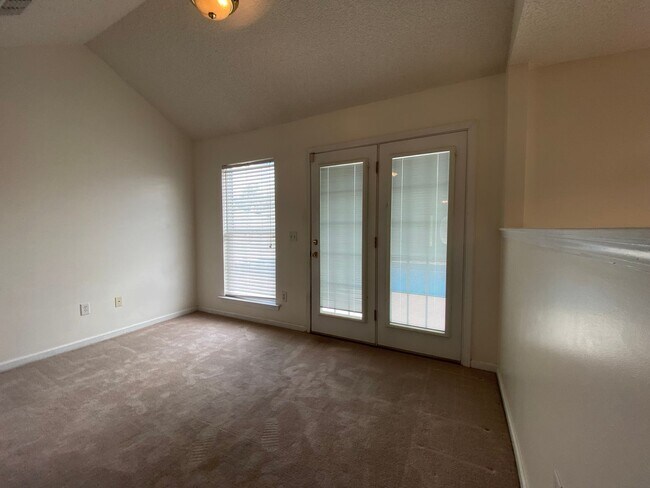 Foto del edificio - COMING SEPTEMBER 2026! (Pet Friendly)