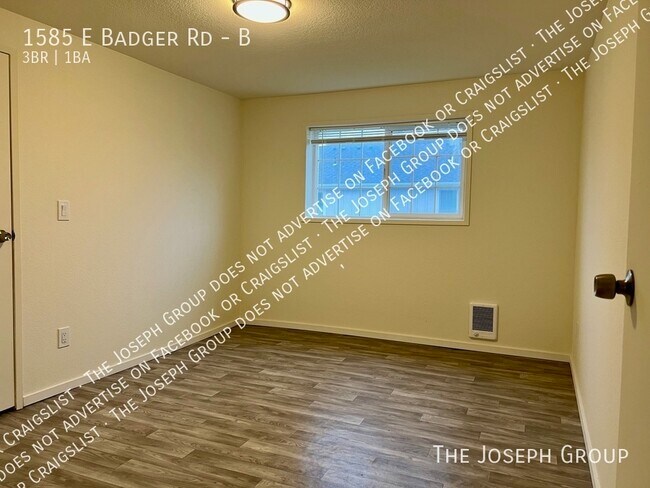 Foto del edificio - 1585 E Badger Rd