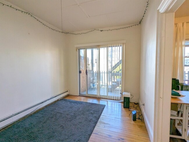 Building Photo - 8 Evergreen Sq