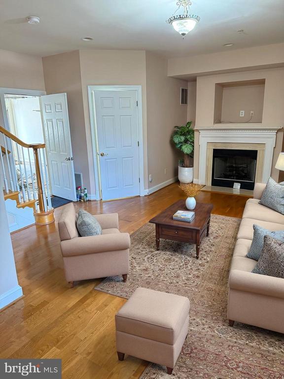 Foto del edificio - 1326 Lessard Ln