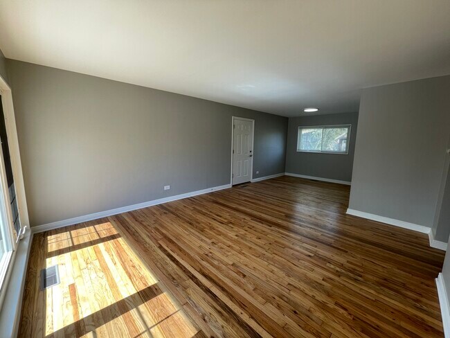 Building Photo - 190 Kingman Ln