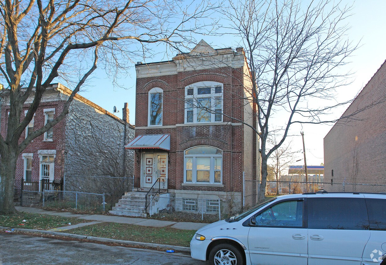 Primary Photo - 2347 W Maypole Ave
